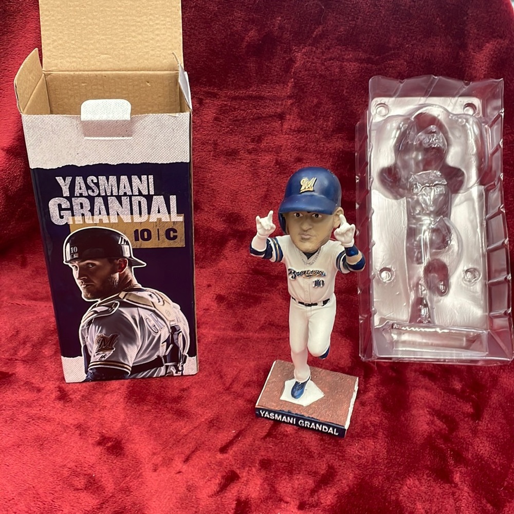 NIB 2019 YASMANI GRANDAL MILWAUKEE BREWERS BOBBLEHEAD SGA 8/25/19